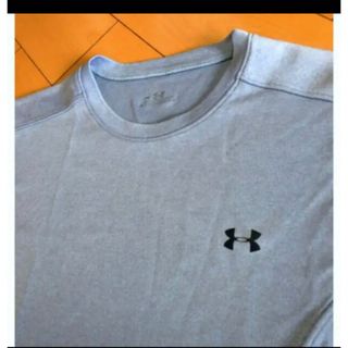 アンダーアーマー(UNDER ARMOUR)のアンダーアーマーブルーグレーストレッチシャツ(Tシャツ(半袖/袖なし))