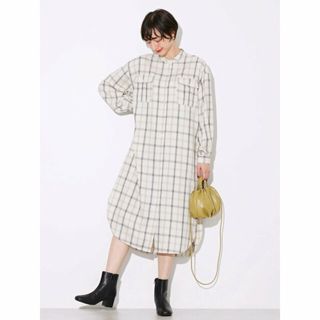 アメリカンホリック(AMERICAN HOLIC)の【チェックアイボリー】イージーケアWポケットシャツワンピース/ウォッシャブル/23AW(ロングワンピース/マキシワンピース)