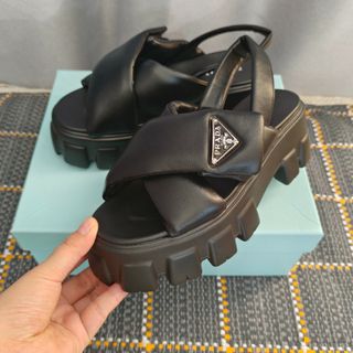 プラダ 靴/シューズの通販 6,000点以上 | PRADAのレディースを買うなら