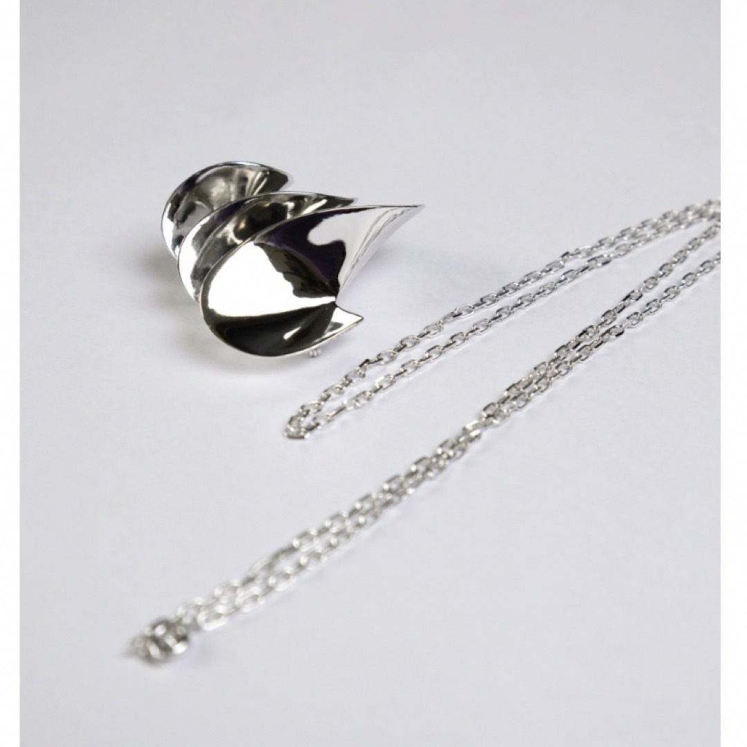 R.ALAGAN 】WAVE BROOCH NECKLACE-SILVER | gvs.edu.eg