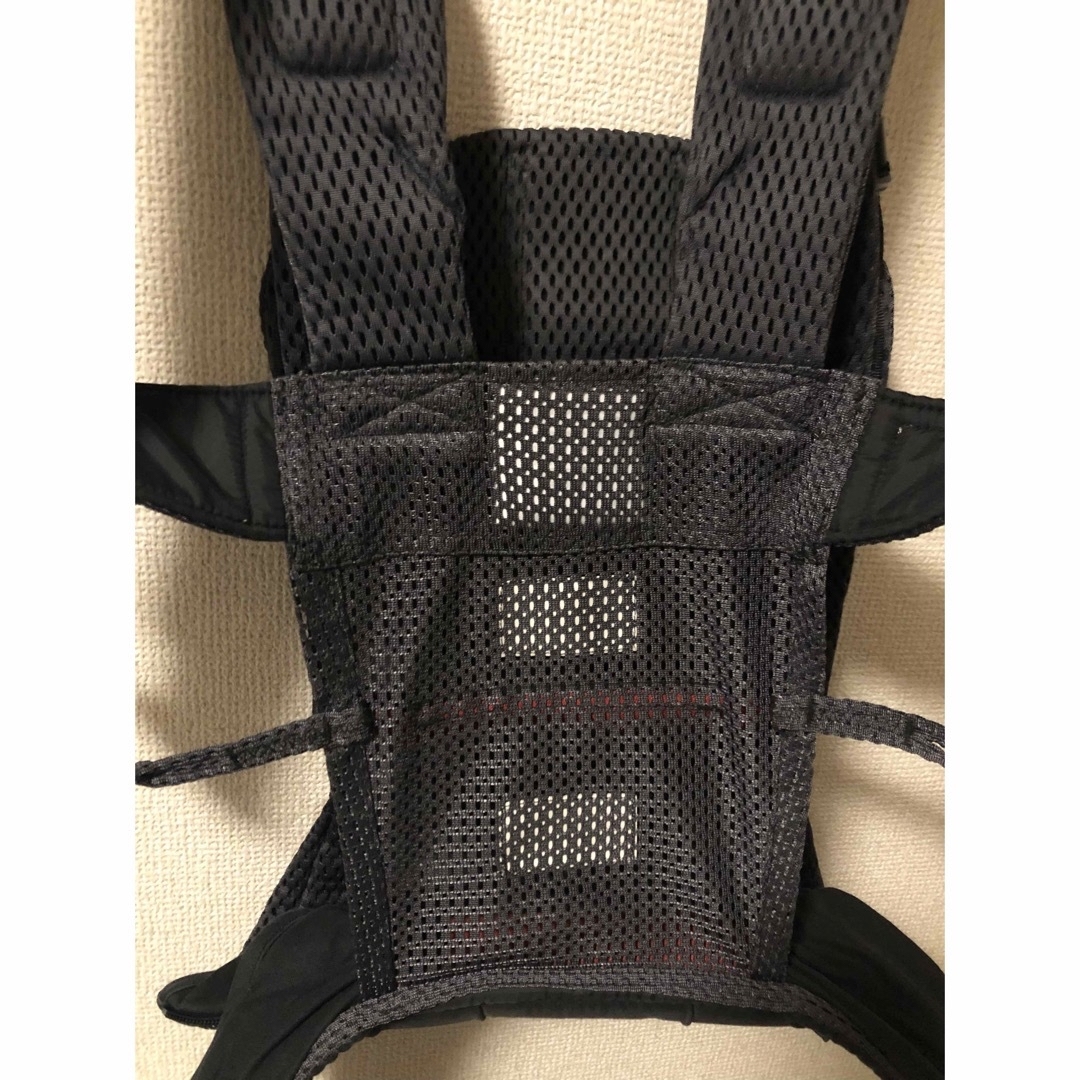 BABYBJORN(ベビービョルン)のBabyBjorn  ONE KAI Air ワン カイ エアー メッシュ キッズ/ベビー/マタニティの外出/移動用品(抱っこひも/おんぶひも)の商品写真