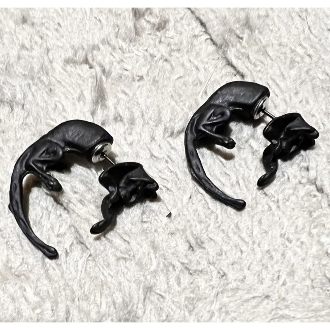 ブラック、動物系ピアス レディースのアクセサリー(ピアス)の商品写真