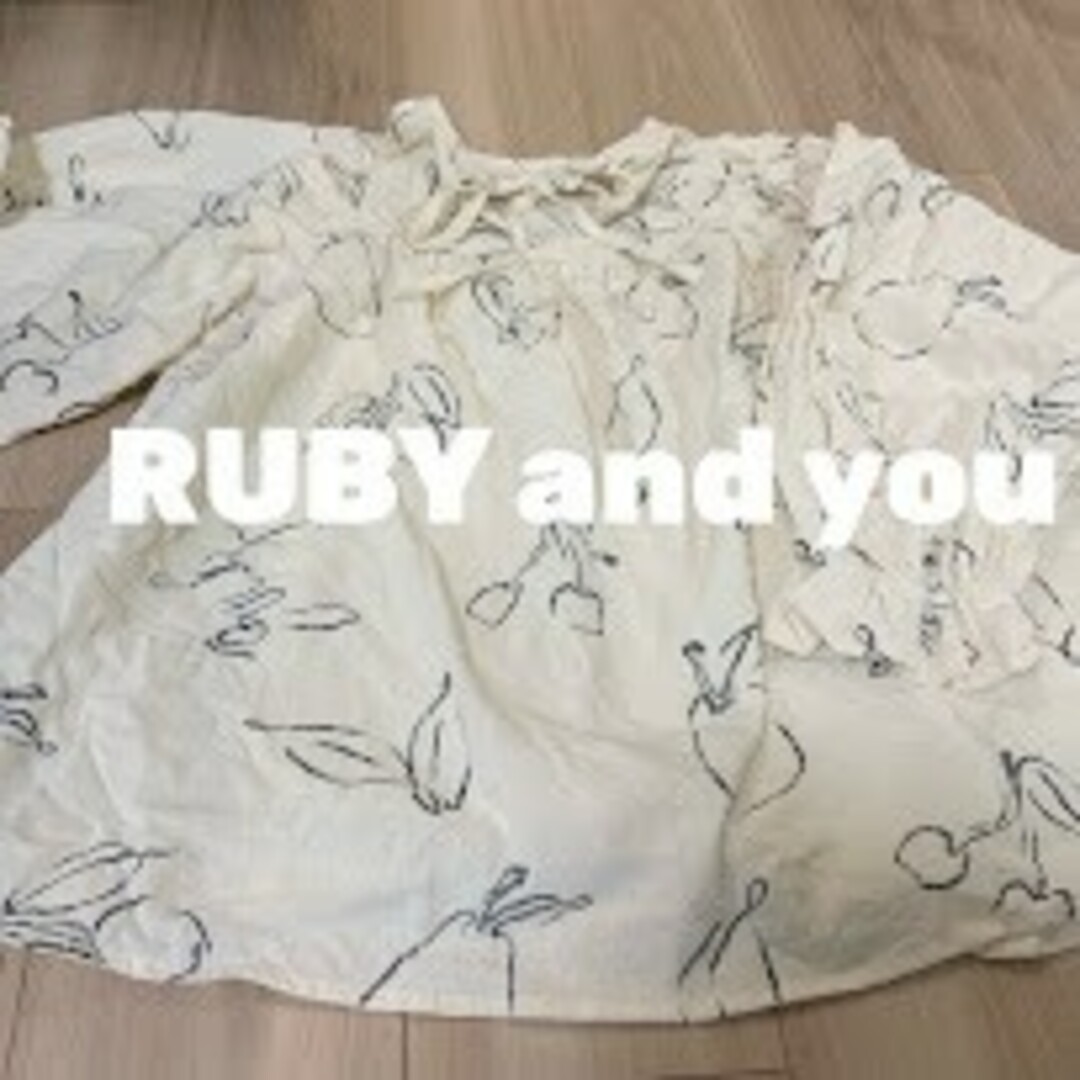 新品❗️Ruby and you 揺るぎない個性を投影したアートな総柄ブラウス