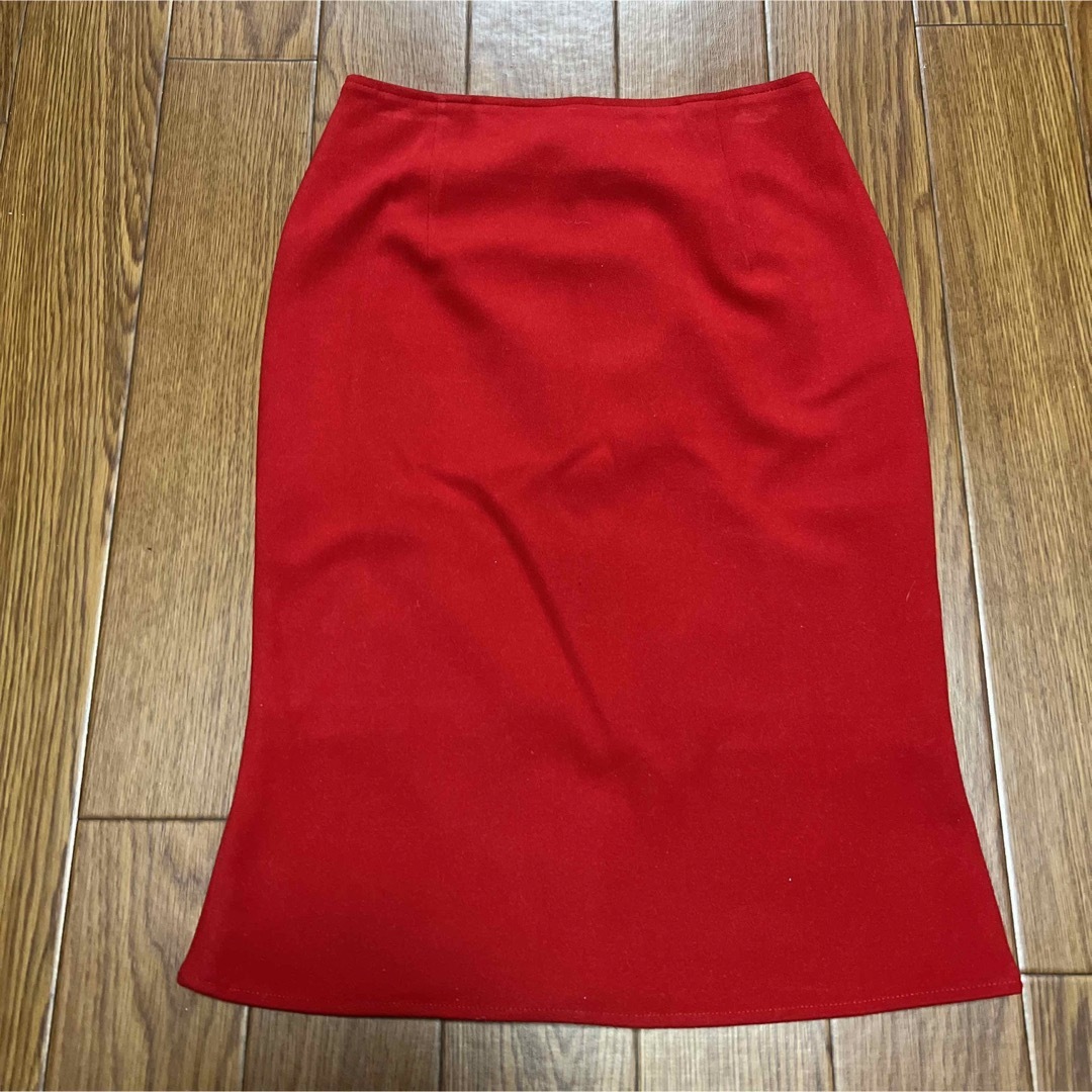 鮮やかな赤　　スカート　　　　まとめ割引中 レディースのスカート(ひざ丈スカート)の商品写真