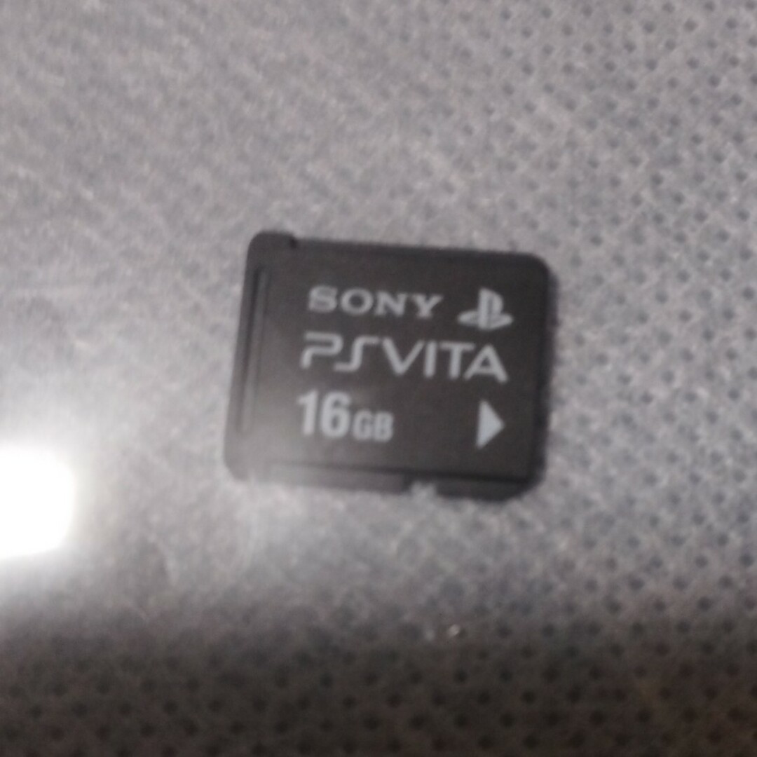 PlayStation Vita(プレイステーションヴィータ)のPS VITAメモリーカード エンタメ/ホビーのゲームソフト/ゲーム機本体(携帯用ゲーム機本体)の商品写真