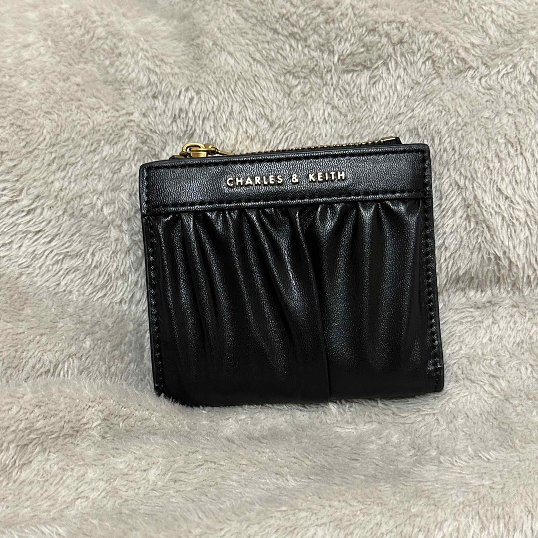 Charles and Keith(チャールズアンドキース)のルーシュド ショートウォレット / Ruched Short Wallet レディースのファッション小物(財布)の商品写真