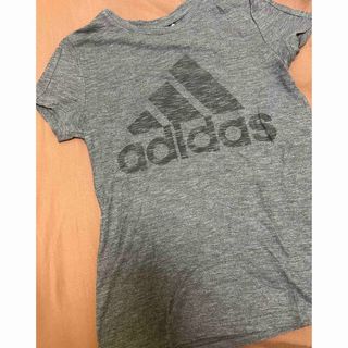 アディダス(adidas)のadidas Tシャツ(Tシャツ/カットソー(半袖/袖なし))