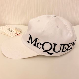 アレキサンダーマックイーン(Alexander McQueen)のAlexander McQueenキャップ新品タグ付きM白(キャップ)