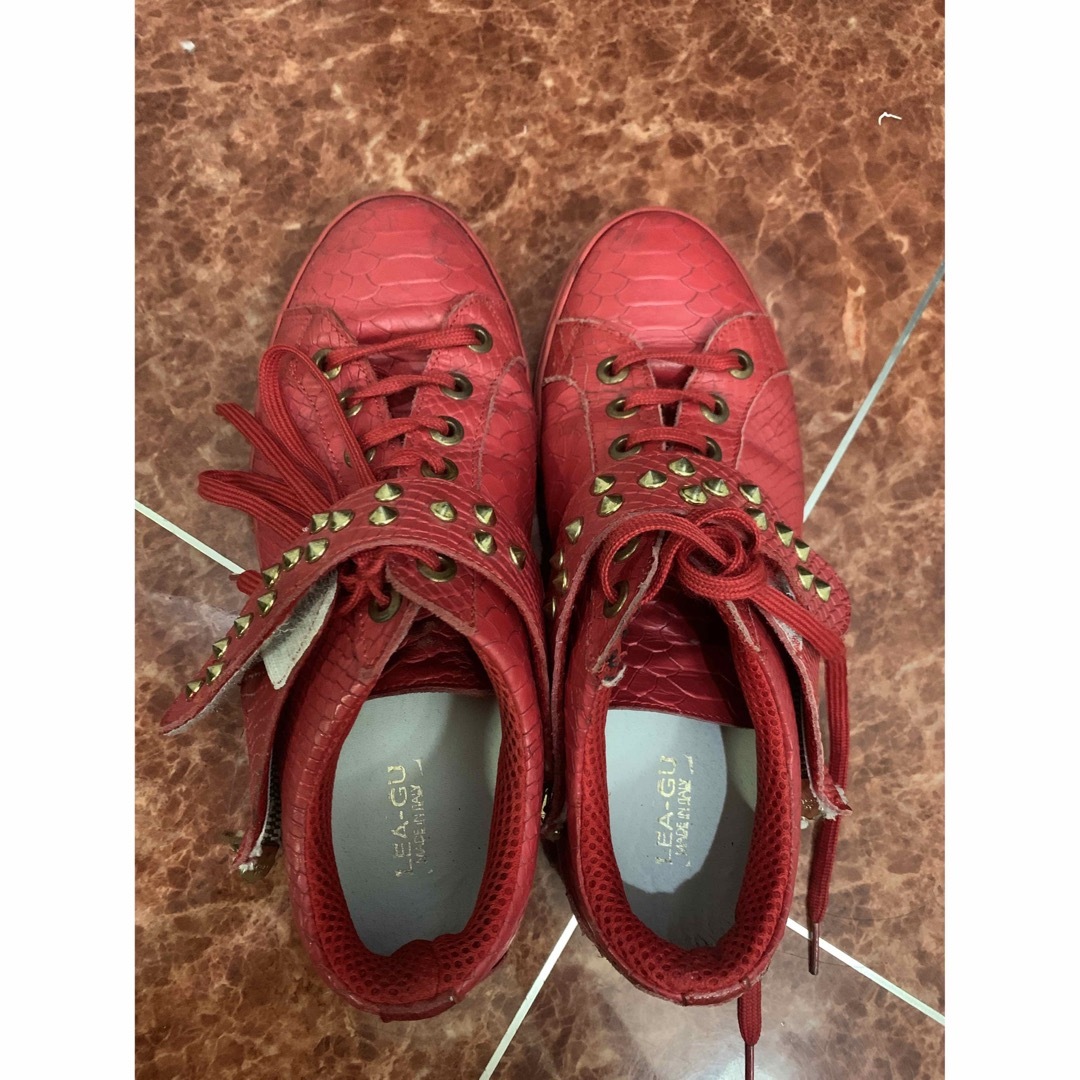 赤いスニーカースタッズスニーカー メンズの靴/シューズ(スニーカー)の商品写真