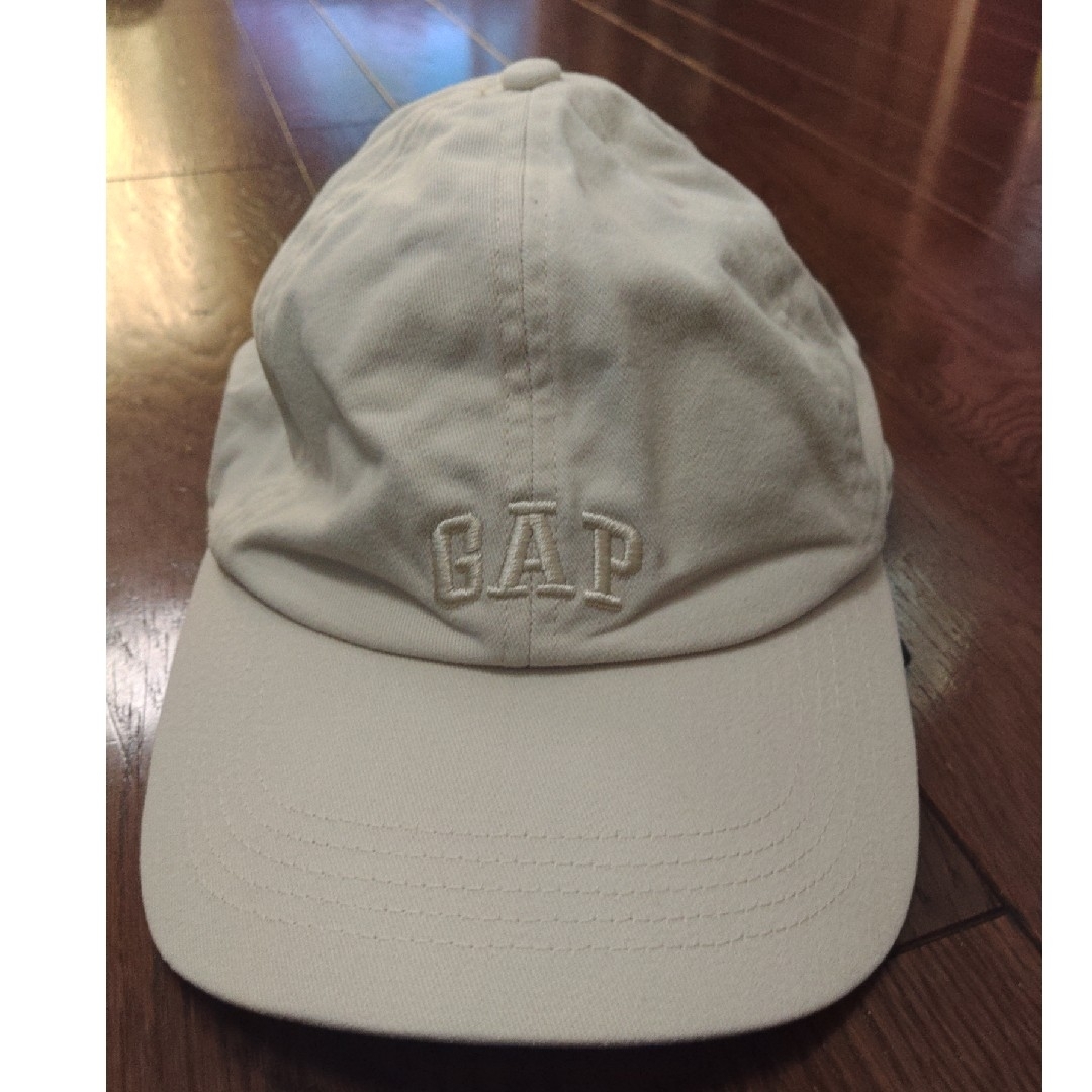 GAP(ギャップ)のGAP　キャップ　クリーム　ベージュ　白　旧タグ　紺タグ メンズの帽子(キャップ)の商品写真