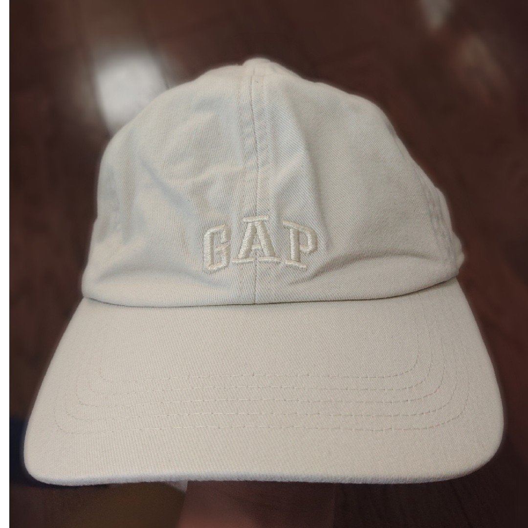 GAP(ギャップ)のGAP　キャップ　クリーム　ベージュ　白　旧タグ　紺タグ メンズの帽子(キャップ)の商品写真