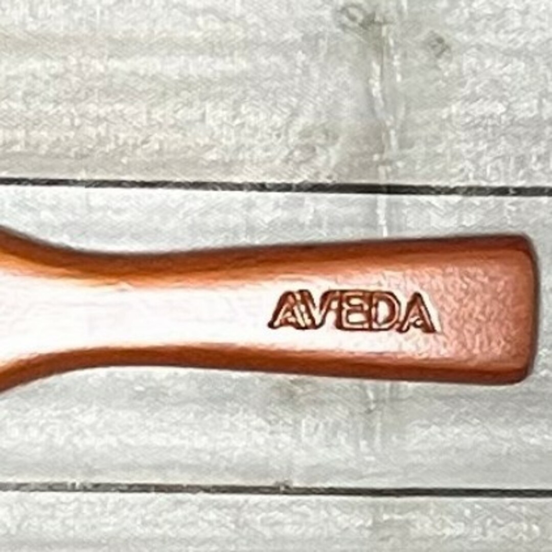 AVEDA(アヴェダ)のアヴェダ　パドルブラシ　AVEDA レギュラーサイズ　頭皮ケア　美髪　マッサージ コスメ/美容のヘアケア/スタイリング(ヘアブラシ/クシ)の商品写真