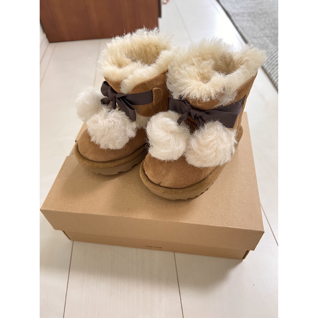 UGG(アグ)のUGGブーツ13.５cm キッズ/ベビー/マタニティのベビー靴/シューズ(~14cm)(ブーツ)の商品写真