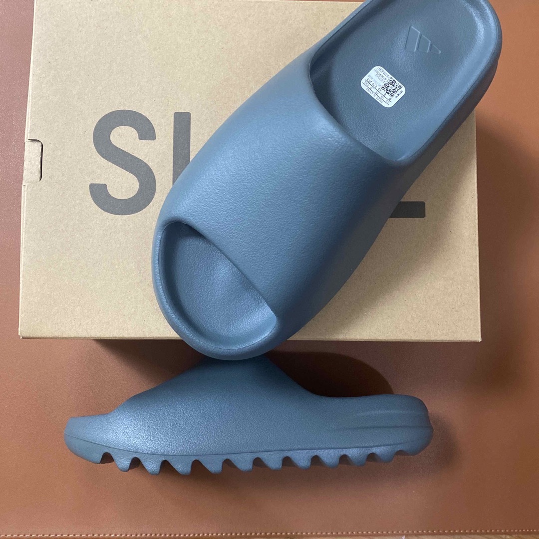 YZY SLIDE 27.5  YEEZY YZY SLIDE  メンズの靴/シューズ(サンダル)の商品写真