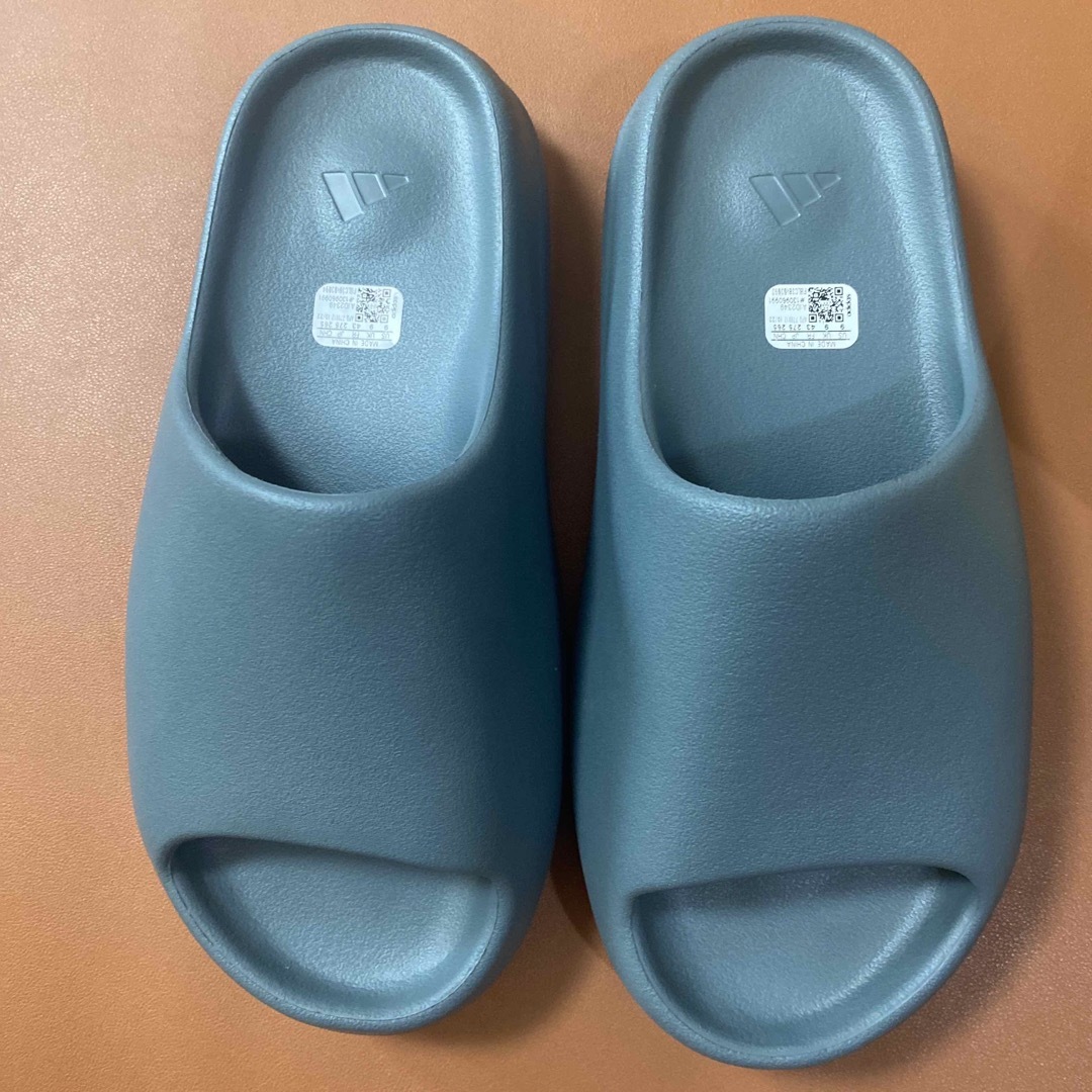 YZY SLIDE 27.5  YEEZY YZY SLIDE  メンズの靴/シューズ(サンダル)の商品写真