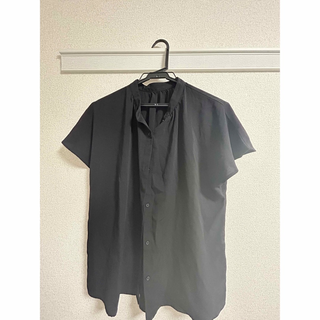 GU(ジーユー)のGU ブラウス　ピンク　ブラック　2着セット レディースのトップス(シャツ/ブラウス(半袖/袖なし))の商品写真