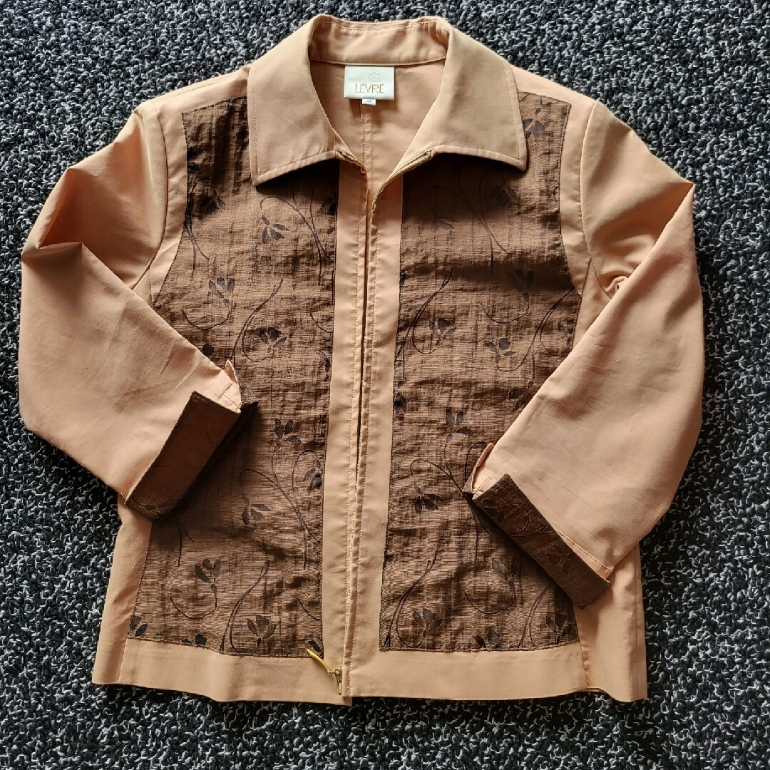 美品　LEVRE スカートスーツ 11号 婦人服 レディースのトップス(シャツ/ブラウス(長袖/七分))の商品写真