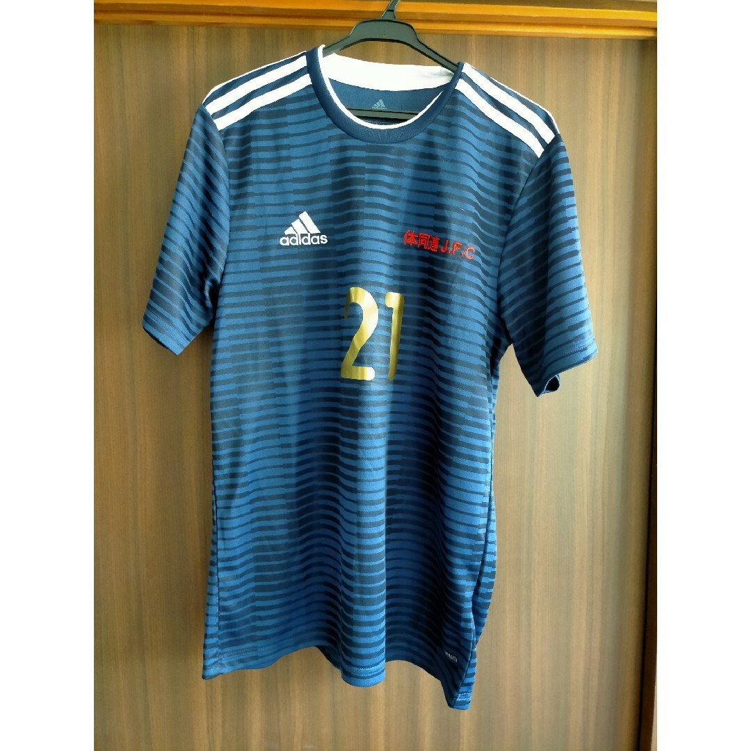 adidas(アディダス)のadidas サッカーユニフォーム M スポーツ/アウトドアのサッカー/フットサル(ウェア)の商品写真