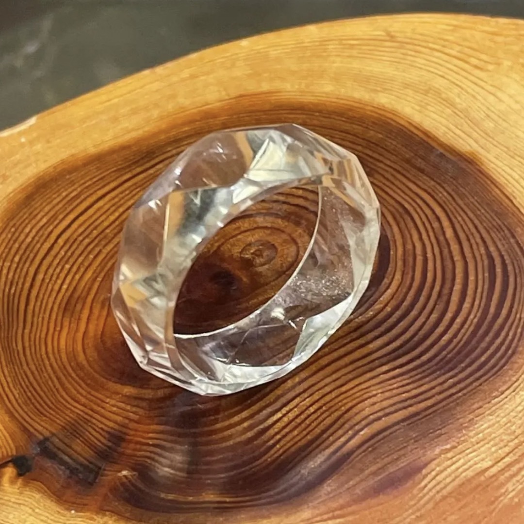 専用厳選　ガネッシュヒマール産ヒマラヤ水晶　くりぬきリング17号　手作り カット レディースのアクセサリー(リング(指輪))の商品写真