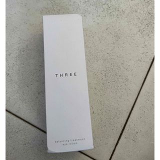 スリー(THREE)のTHREEアイローション　新品す(アイケア/アイクリーム)