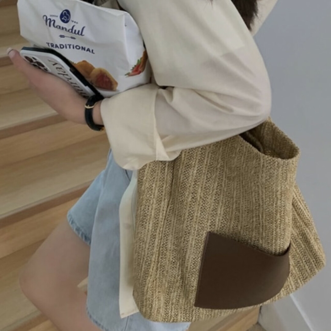 レザーコンビ ストローバック メッシュ かごバッグ ショルダーバッグ 美品 韓国 レディースのバッグ(ショルダーバッグ)の商品写真