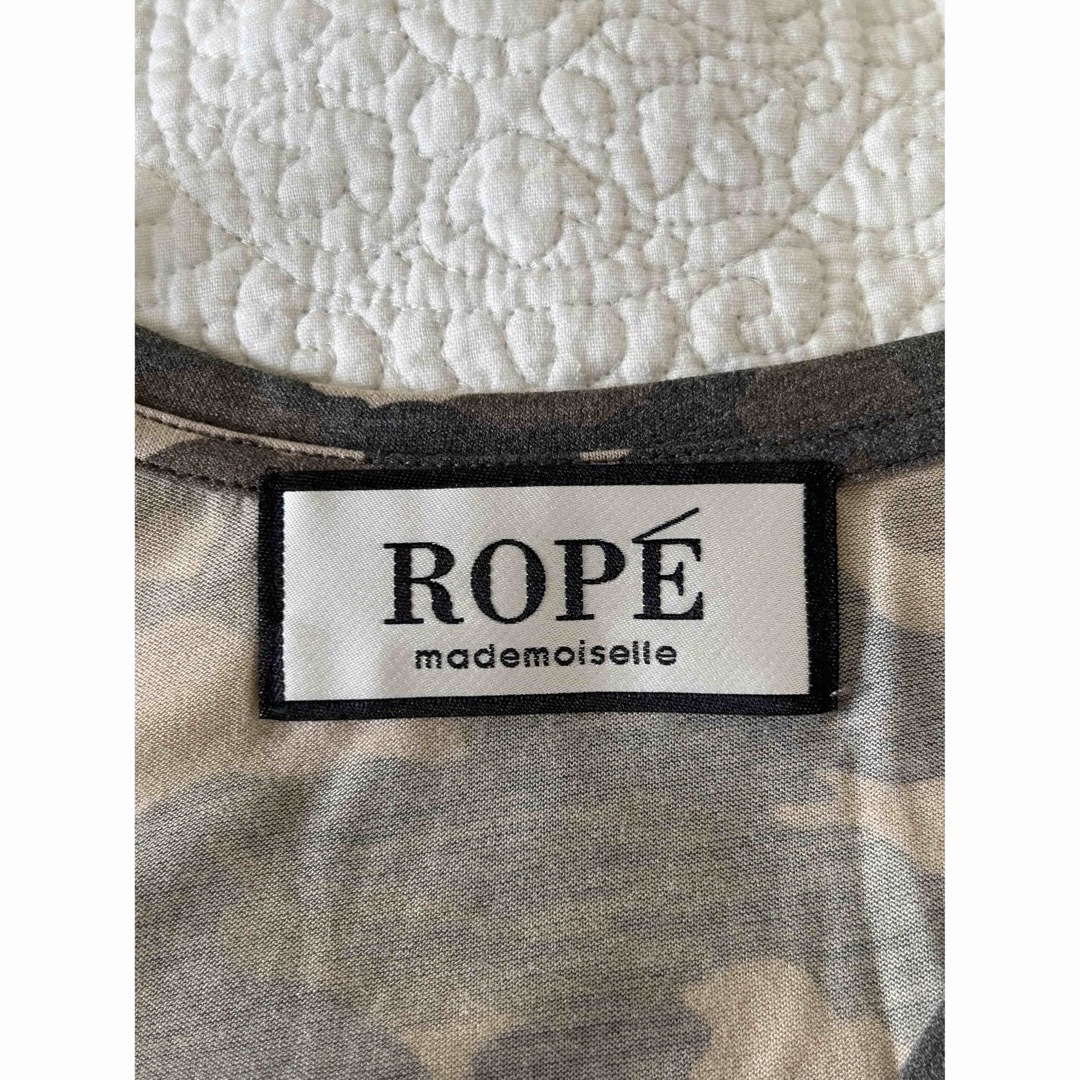 ROPE mademoiselle(ロペマドモアゼル)の新品❗️ロペマドモアゼル 迷彩柄 Tシャツ Vネック メンズのトップス(Tシャツ/カットソー(半袖/袖なし))の商品写真