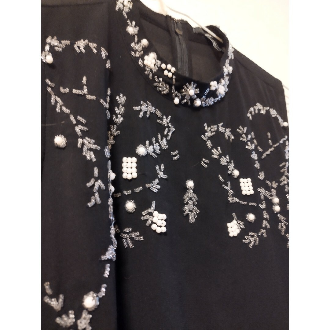 FOREVER 21(フォーエバートゥエンティーワン)のビーズ刺繍ブラウス レディースのトップス(シャツ/ブラウス(半袖/袖なし))の商品写真