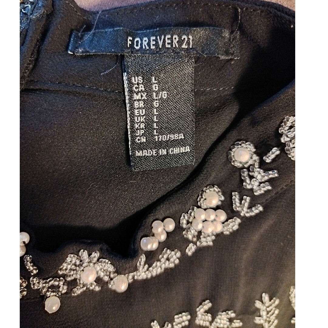 FOREVER 21(フォーエバートゥエンティーワン)のビーズ刺繍ブラウス レディースのトップス(シャツ/ブラウス(半袖/袖なし))の商品写真