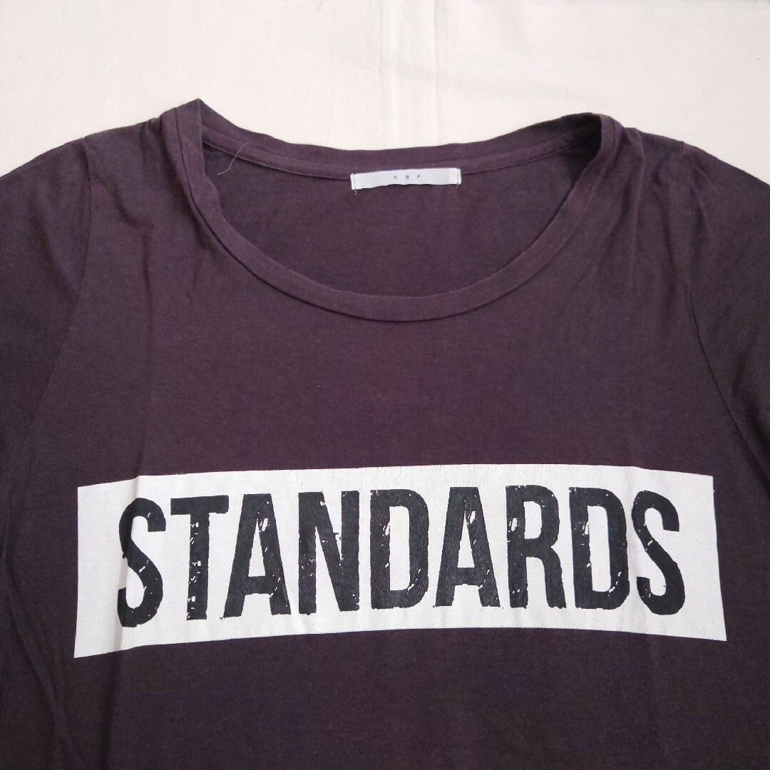 KBF(ケービーエフ)のKBF　ケービーエフ　STANDARDSプリントTシャツ　半袖 レディースのトップス(Tシャツ(半袖/袖なし))の商品写真