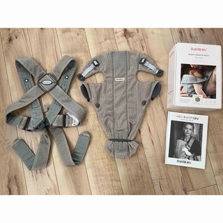 ベビービョルン(BABYBJORN)のベビービョルン ベビーキャリア MINI Air  グレーベージュ　抱っこ紐(抱っこひも/おんぶひも)