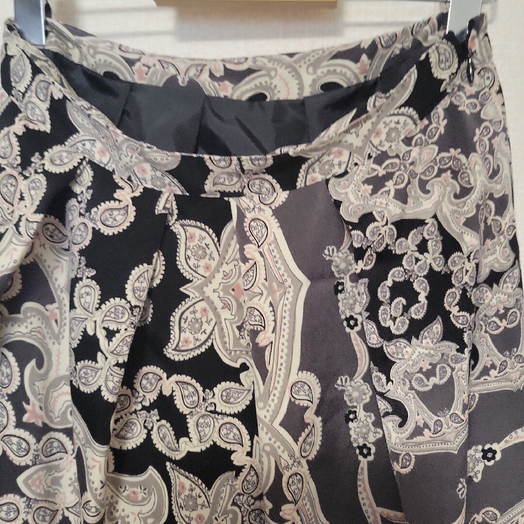 Mitsumine(ミツミネ)のペイズリー柄のスカート レディースのスカート(ひざ丈スカート)の商品写真