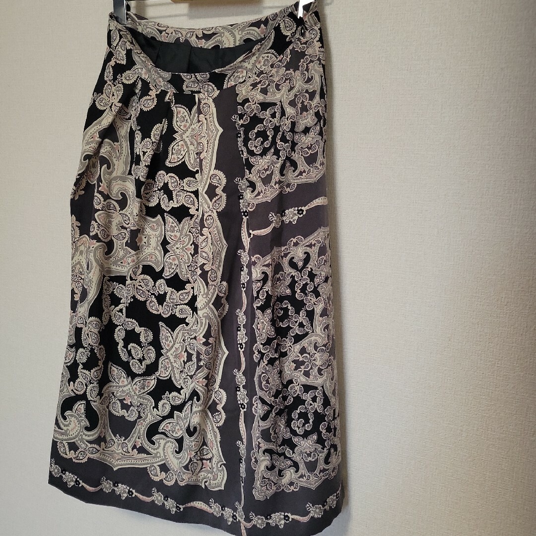 Mitsumine(ミツミネ)のペイズリー柄のスカート レディースのスカート(ひざ丈スカート)の商品写真