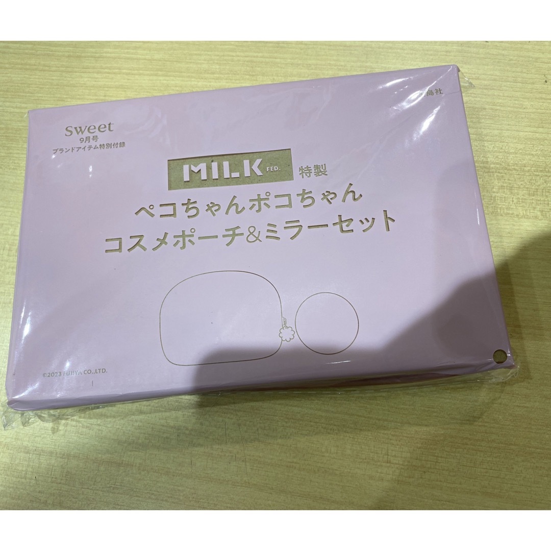 宝島社(タカラジマシャ)のsweet９月号付録　ぺこちゃんポコちゃんミルクフェドポーチミラー エンタメ/ホビーのおもちゃ/ぬいぐるみ(キャラクターグッズ)の商品写真