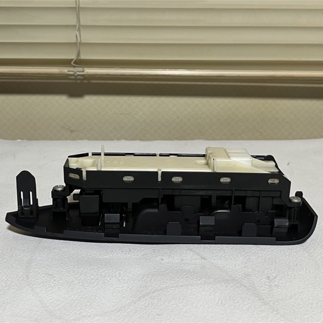 トヨタ トヨタ プリウス 30系 純正 パワーウィンドウ スイッチ 運転席側の通販 by ポテコロ トヨタ プリウス 30系 純正 パワーウィンドウ スイッチ 運転席側
