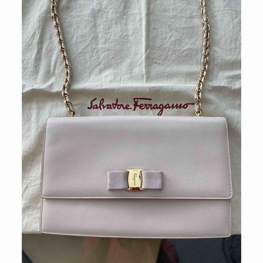 Ferragamo フェラガモ  ヴァラリボン ショルダーバッグ ピンク