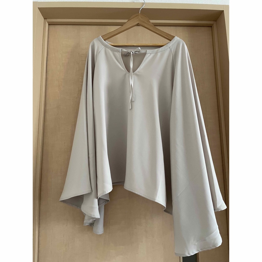 【acka】flare slit blouse（beige）