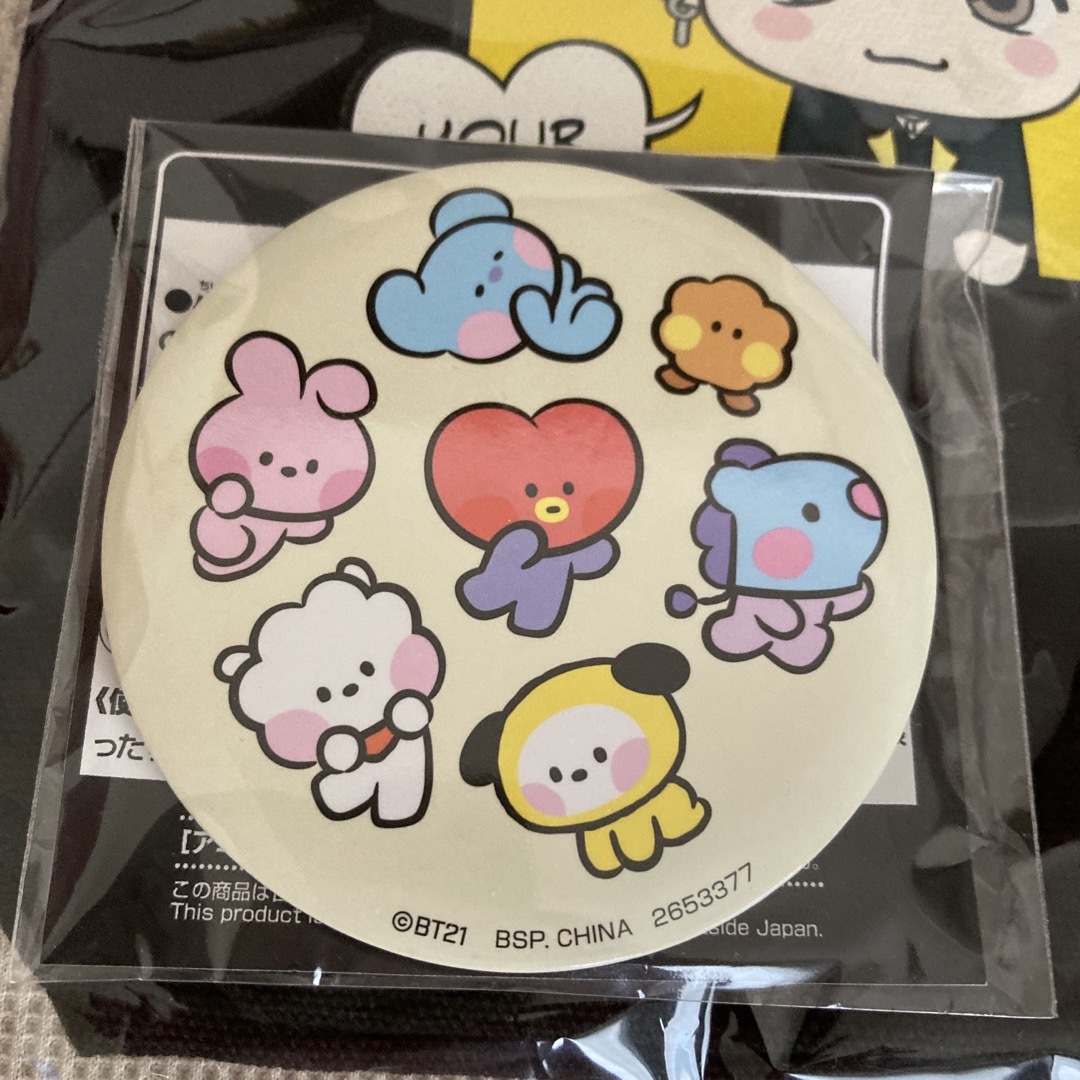 BT21 タイニータン　新品バッグ　缶バッジ レディースのバッグ(トートバッグ)の商品写真