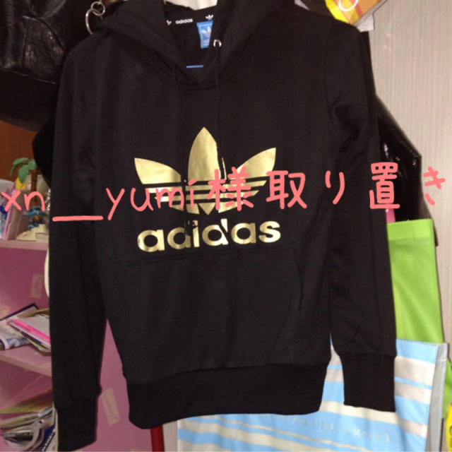 adidasパーカー