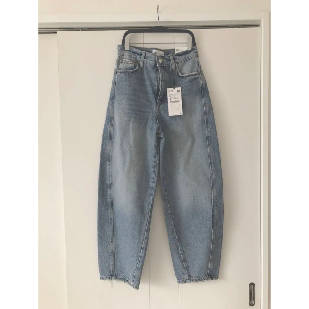 ZARA(ザラ)のZARA MID-RISE CARROT FIT TRFデニムパンツ34 レディースのパンツ(デニム/ジーンズ)の商品写真