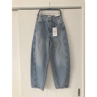 ザラ(ZARA)のZARA MID-RISE CARROT FIT TRFデニムパンツ34(デニム/ジーンズ)