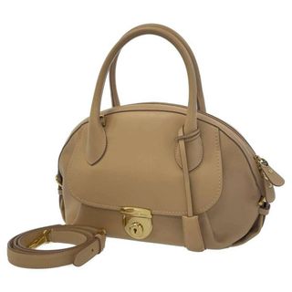 フェラガモ(ベージュ系)の通販 300点以上 | Ferragamoを買うならラクマ