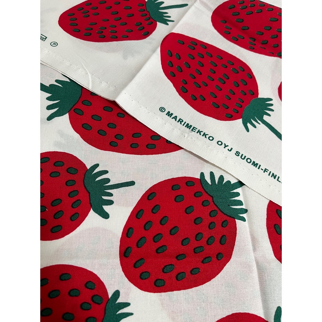 marimekko(マリメッコ)の❤️マリメッコ未使用 正規品 生地ハギレ人気★ピエニマンシッカ140cm50cm ハンドメイドの素材/材料(生地/糸)の商品写真