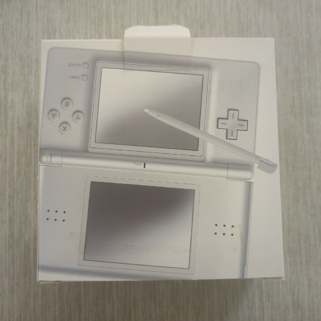 Nintendo DS ニンテンド-DS LITE グロスシルバー エンタメ/ホビーのゲームソフト/ゲーム機本体(携帯用ゲーム機本体)の商品写真
