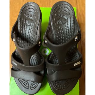 クロックス(crocs)の未使用品　クロックス　W6 22.0cm 22.5cm    濃茶　サイプラス5(サンダル)