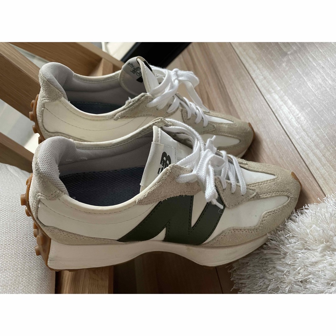 New Balance(ニューバランス)のNew Balance 327 カーキ♡ レディースの靴/シューズ(スニーカー)の商品写真