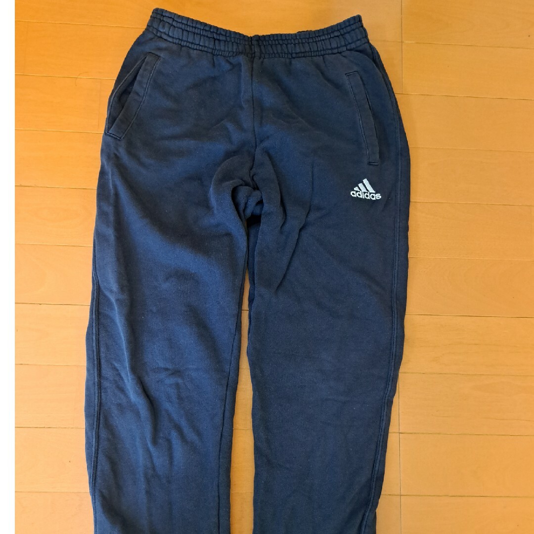 adidas(アディダス)のアディダス　スエットパンツ　130 キッズ/ベビー/マタニティのキッズ服男の子用(90cm~)(パンツ/スパッツ)の商品写真