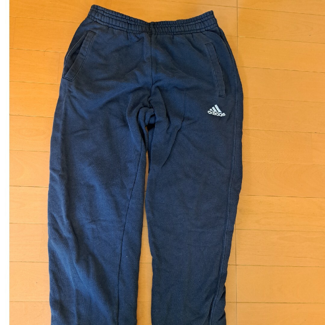 adidas(アディダス)のアディダス　スエットパンツ　130 キッズ/ベビー/マタニティのキッズ服男の子用(90cm~)(パンツ/スパッツ)の商品写真