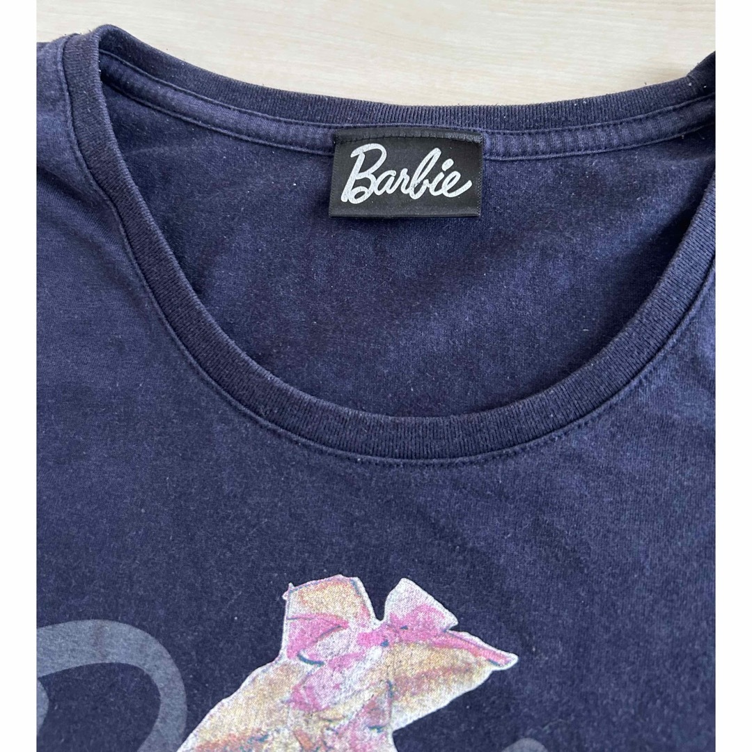 Barbie(バービー)のBarbie バービー　Tシャツ　紺色　Mサイズ　レディース　ネイビー レディースのトップス(Tシャツ(半袖/袖なし))の商品写真