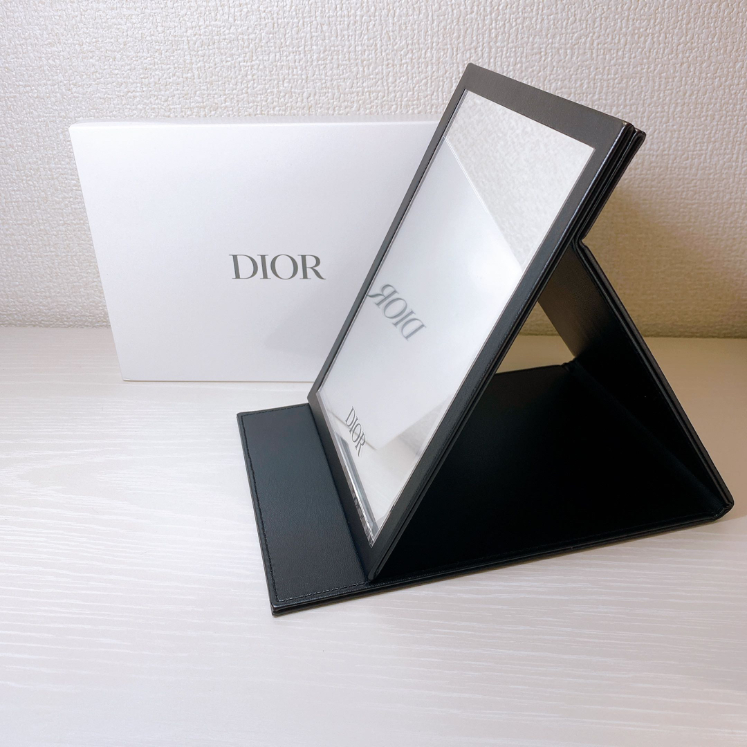 Christian Dior(クリスチャンディオール)の【新品未使用】ディオール dior ブラック スタンドミラー 鏡 ノベルティ エンタメ/ホビーのコレクション(ノベルティグッズ)の商品写真