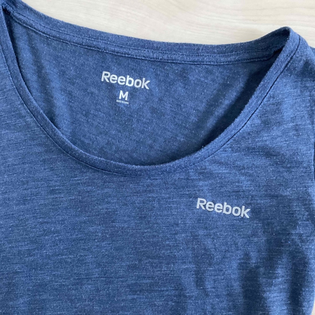 Reebok(リーボック)のReebok レディース　Tシャツ　運動用　青　Mサイズ　 スポーツ/アウトドアのトレーニング/エクササイズ(トレーニング用品)の商品写真